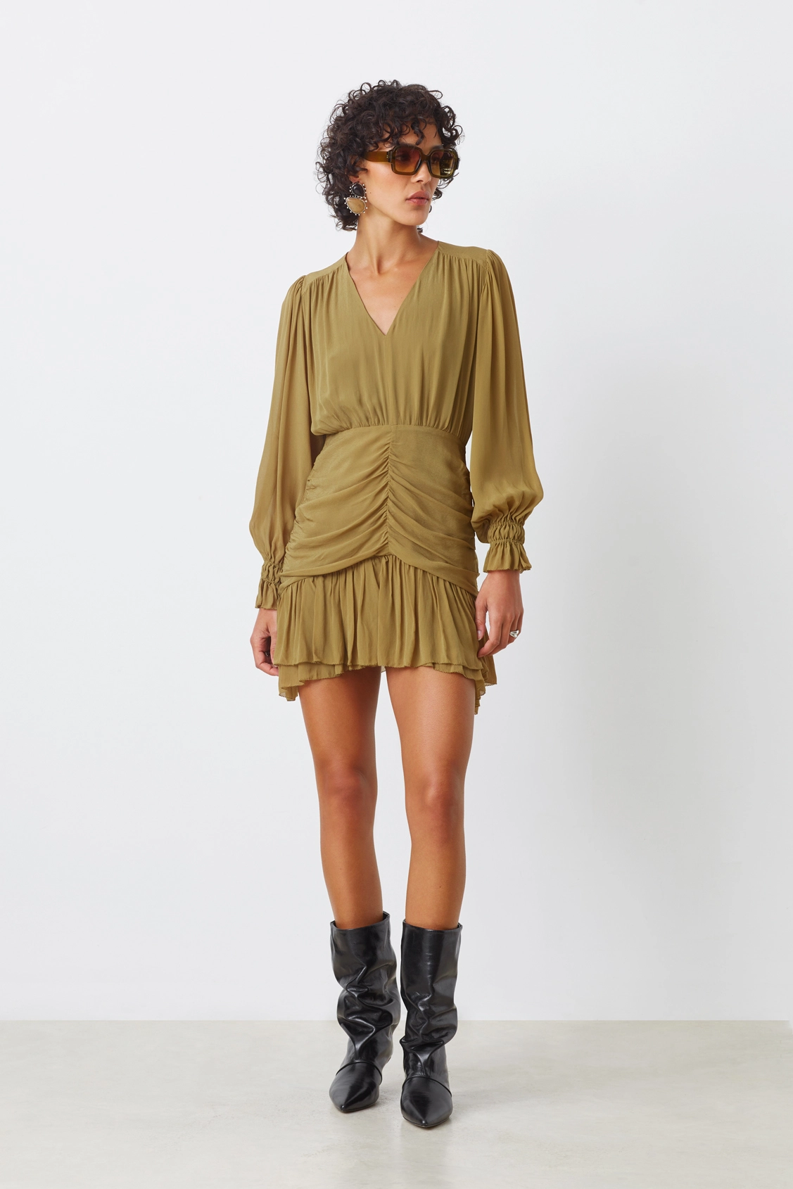 Abito corto in mussola con drappeggi e volant Clelia